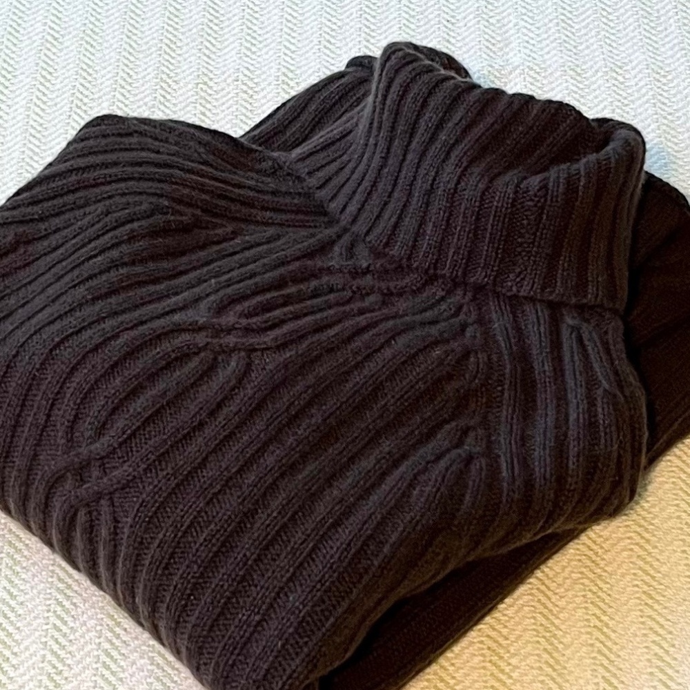 Garnet Hill 100% Cashmere Lofty Thick Ribbed Sweater Size M (runs small)